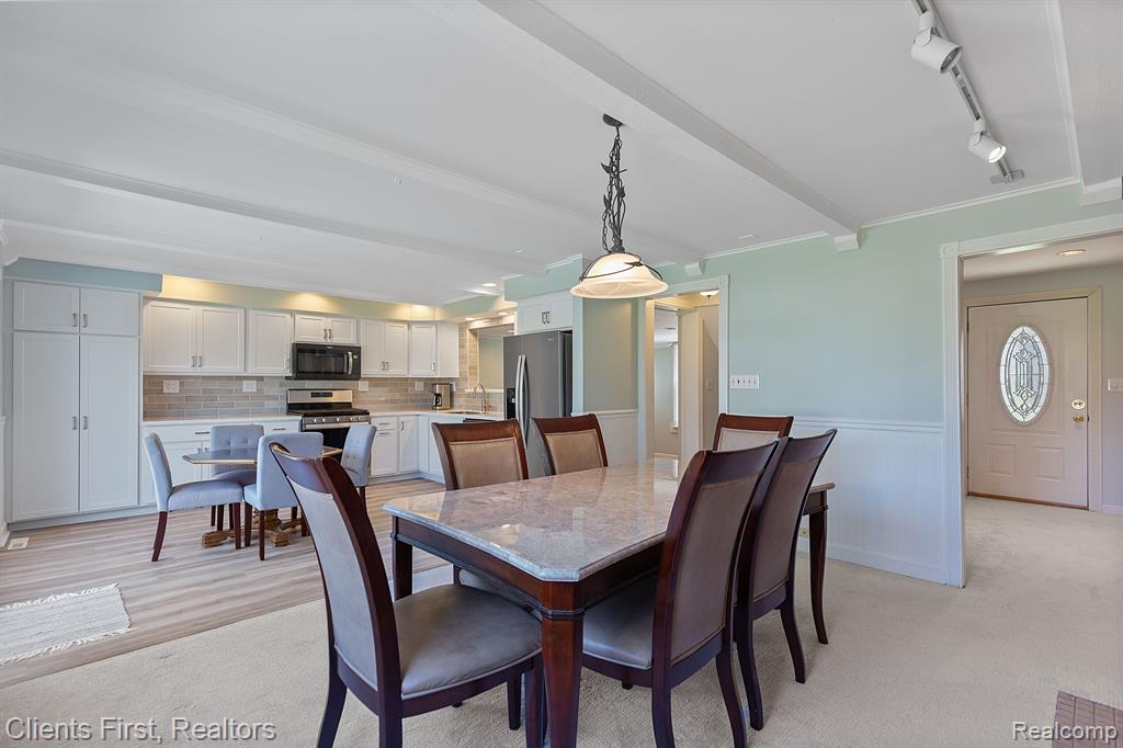 9350 BYROMAR Lane, Grosse Ile, MI 48138 — Photo 11