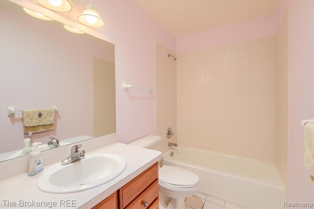 5930 Cross Creek Drive, 246, Swartz Creek, MI 48473 — Photo 28