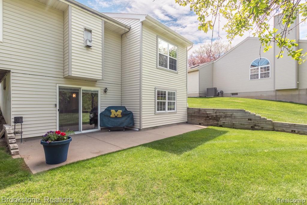 12465 Pagels Drive, 22, Grand Blanc, MI 48439 — Photo 5