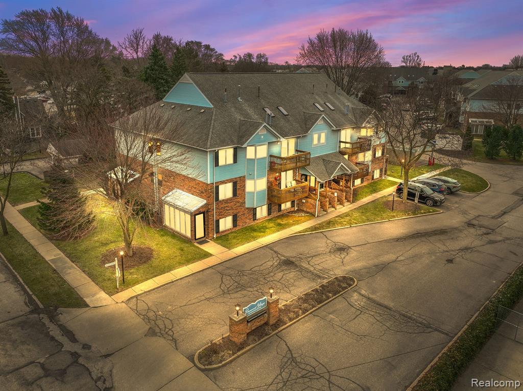 301 PINEWOOD Circle, Plymouth, MI 48170 — Photo 3