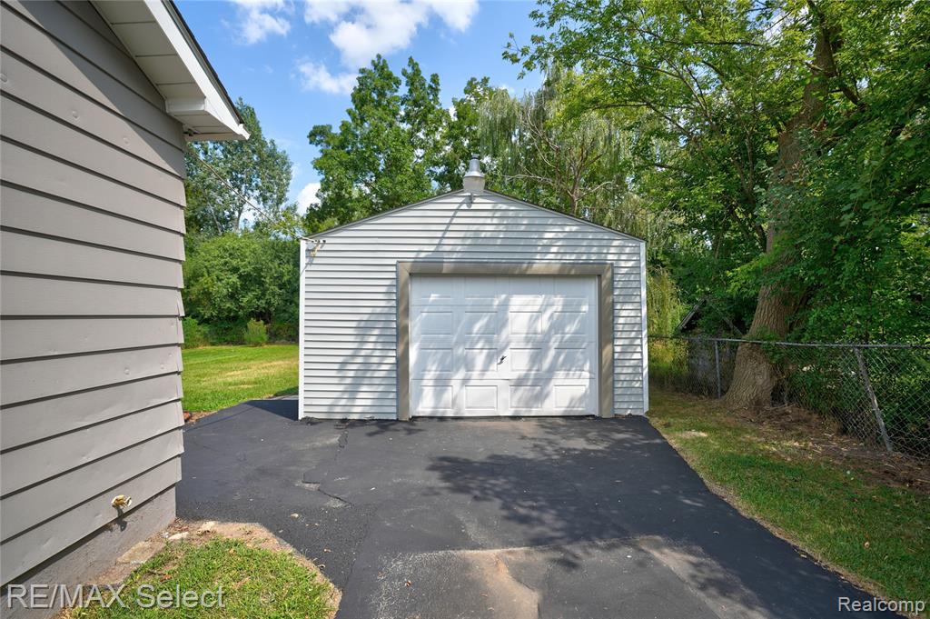 4505 Sheldon Lane, Flint, MI 48507 — Photo 4