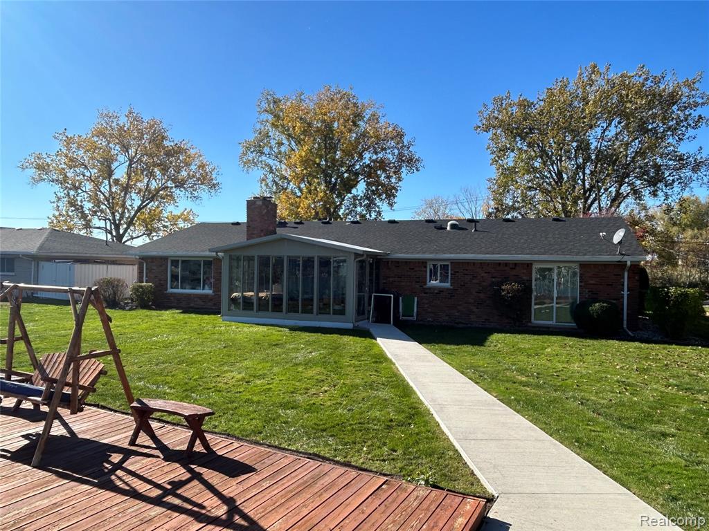 39520 Venetian Drive, Harrison Township, MI — Photo 2