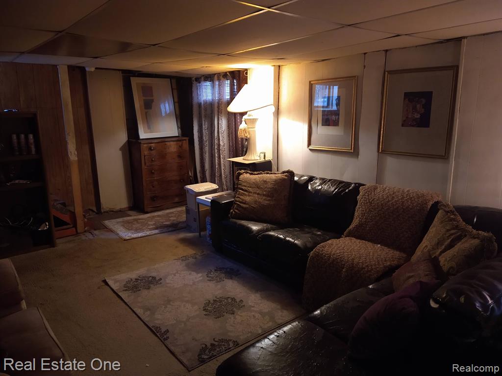 8040 WHITCOMB Street, Detroit, MI 48228 — Photo 33