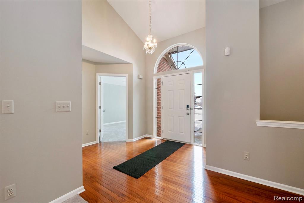 671 Woodhaven Drive, Commerce Twp, MI 48390 — Photo 5