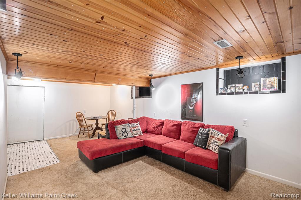 325 West Flint Street, Lake Orion, MI 48362 — Photo 17