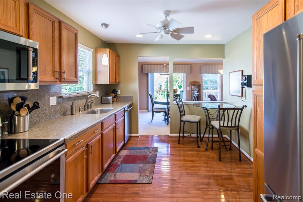 568 Woodhaven Drive, Walled Lake, MI 48390 — Photo 27
