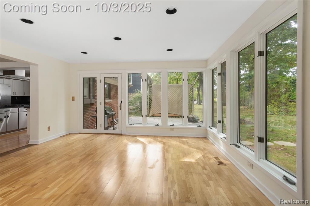 5130 Lake Bluff Rd, West Bloomfield, MI 48323 — Photo 12