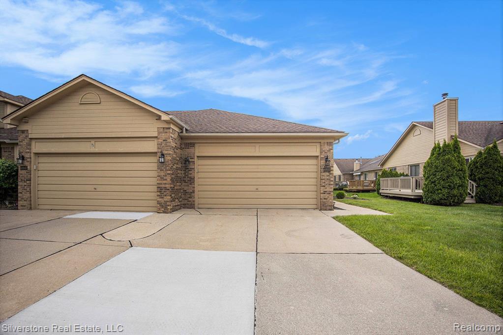 48830 WINDMILL Circle W, Macomb, MI 48044 — Photo 2