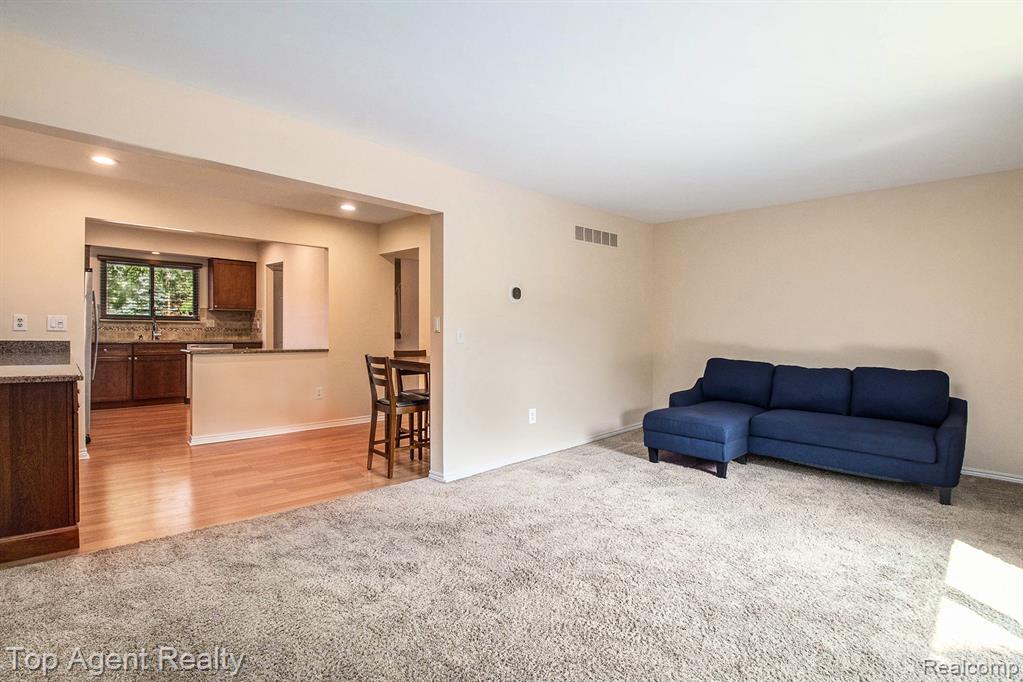 3990 Old Creek Road, Troy, MI 48084 — Photo 7