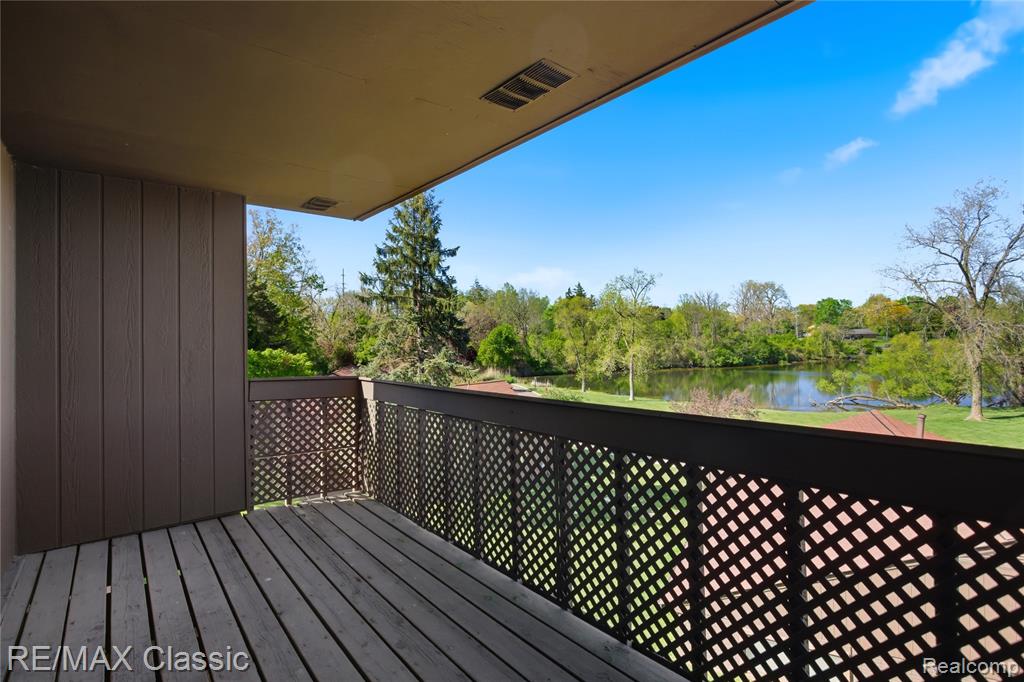3961 Chablis Street, West Bloomfield, MI 48323 — Photo 33