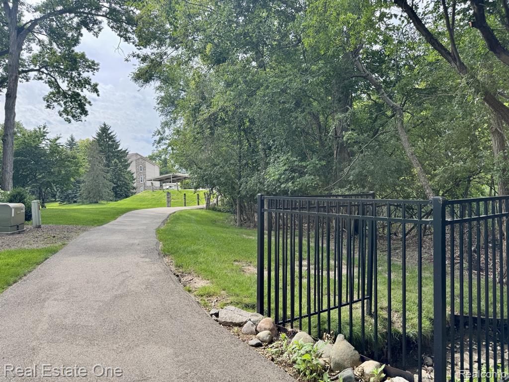 5096 Harbor Oak Drive, 31, Waterford, MI 48329 — Photo 12