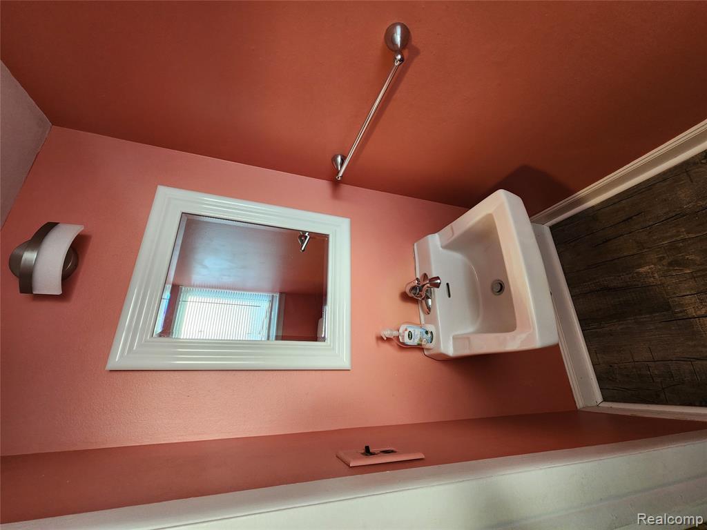 8665 Sterling, Center Line, MI 48015 — Photo 22