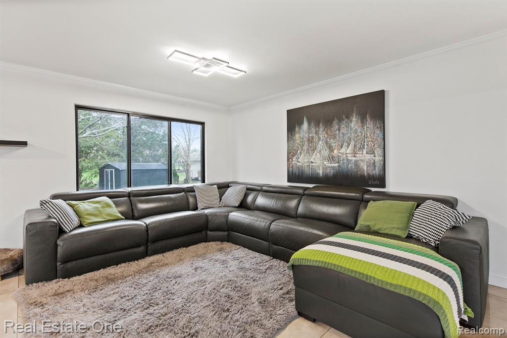 5251 WINCHESTER Drive, Troy, MI 48085 — Photo 14