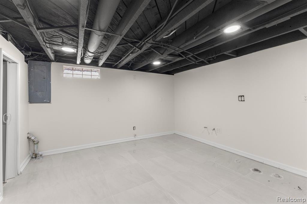 6447 CENTRALIA Street, Dearborn Heights, MI 48127 — Photo 29