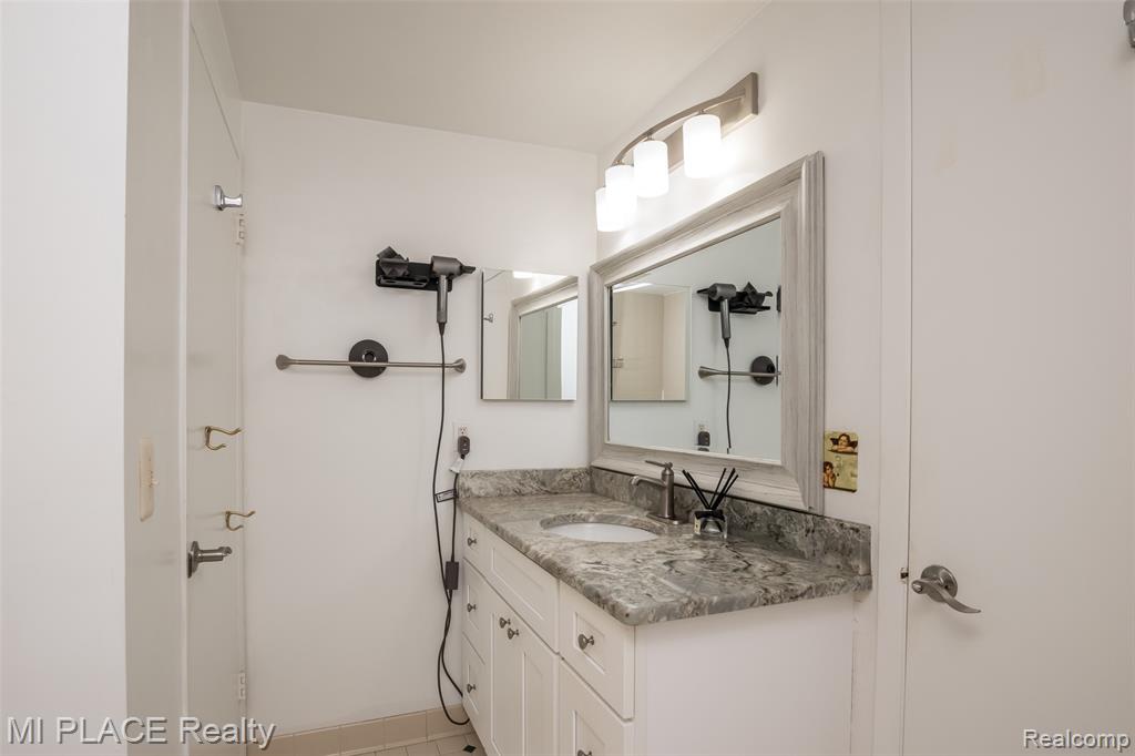1599 Brentwood Drive, Troy, MI 48098 — Photo 30