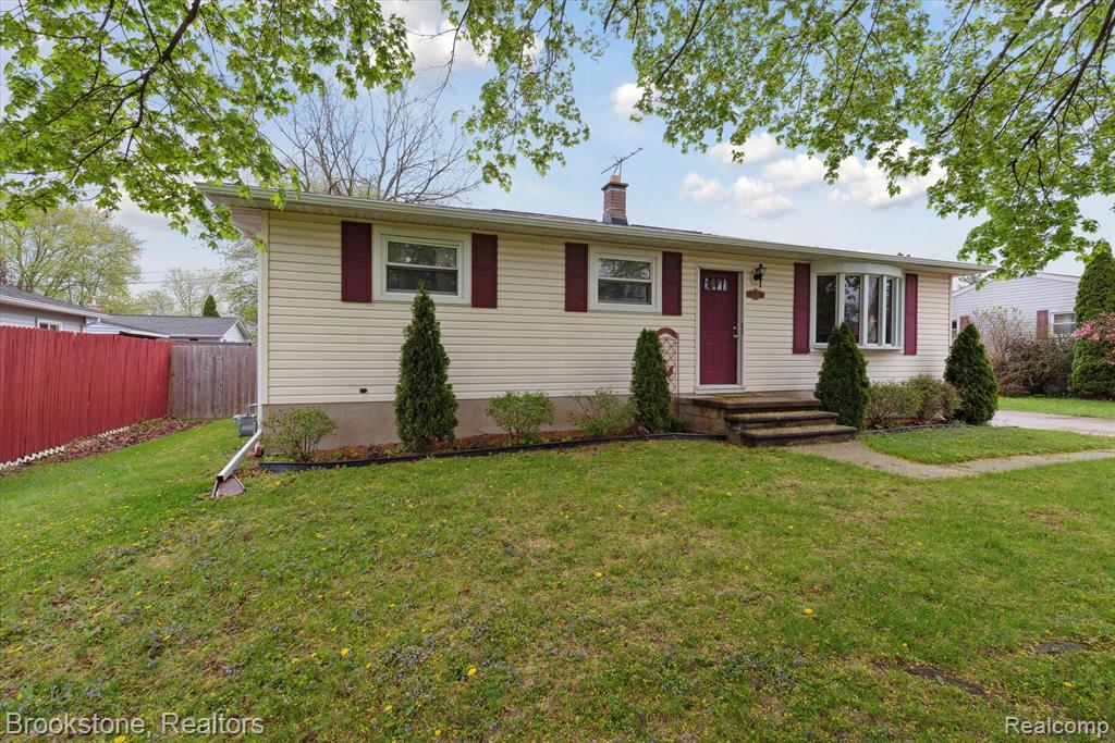 6015 Margaret Street, South Rockwood, MI — Photo 2