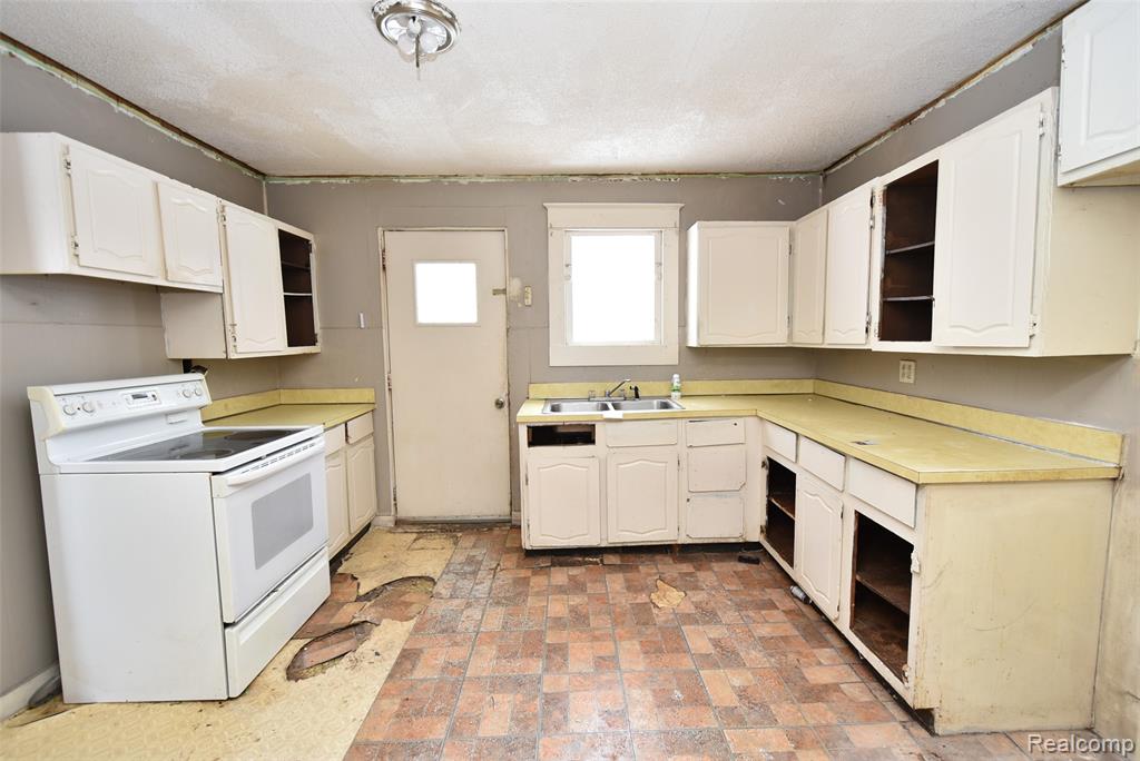 403 E King Street E, Owosso, MI 48867 — Photo 10