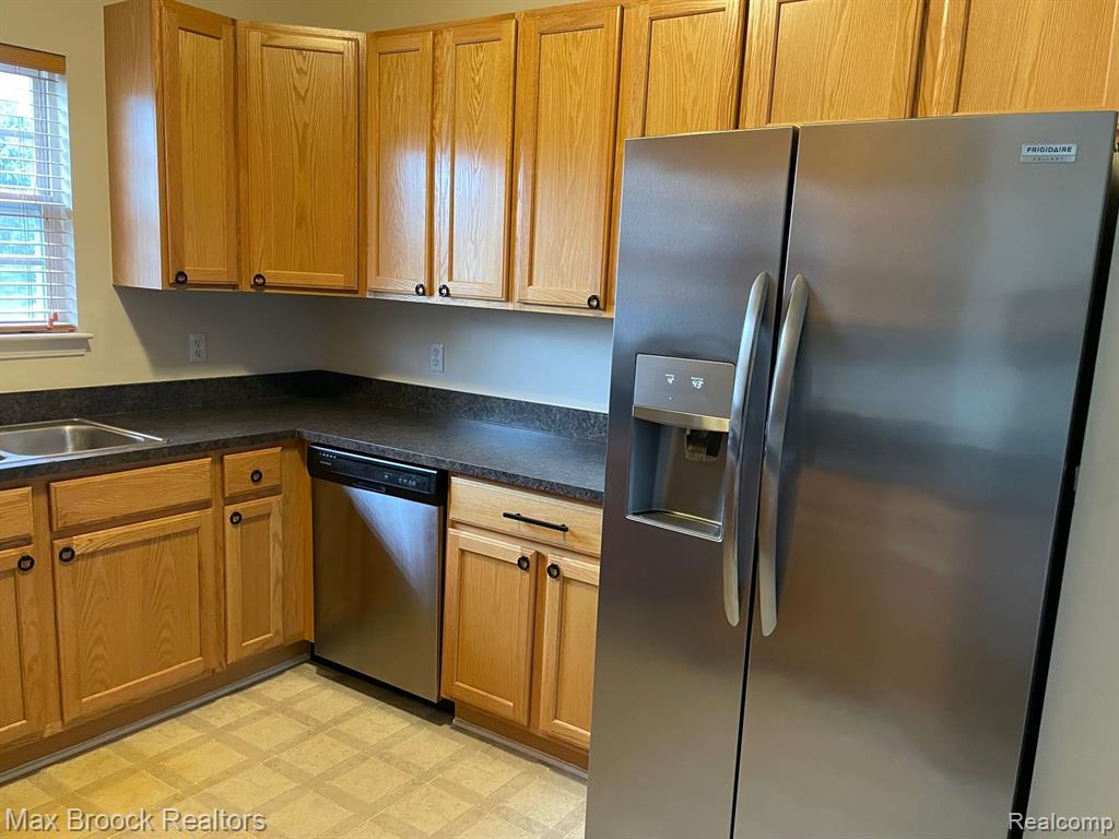 16211 ADDINGTON Drive, 192, Commerce Twp, MI 48390 — Photo 13