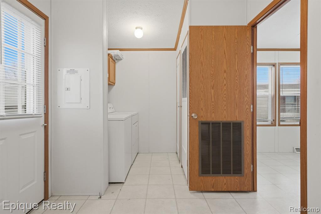 310 Greenwood, Wixom, MI 48393 — Photo 14