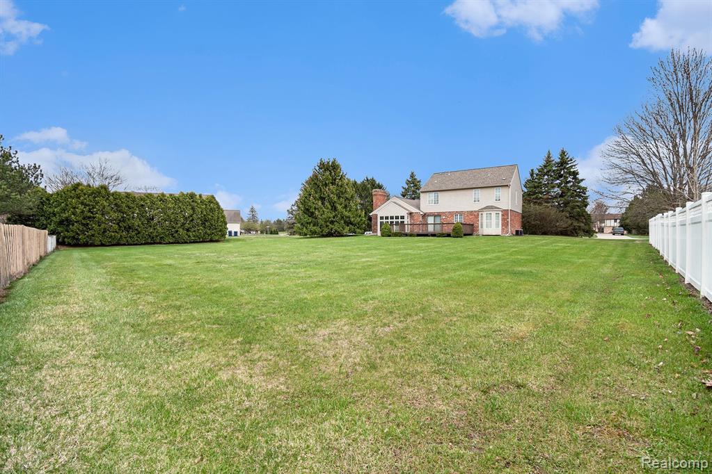 4600 WHITE TRILLIUM Drive S, Saginaw, MI 48603 — Photo 36