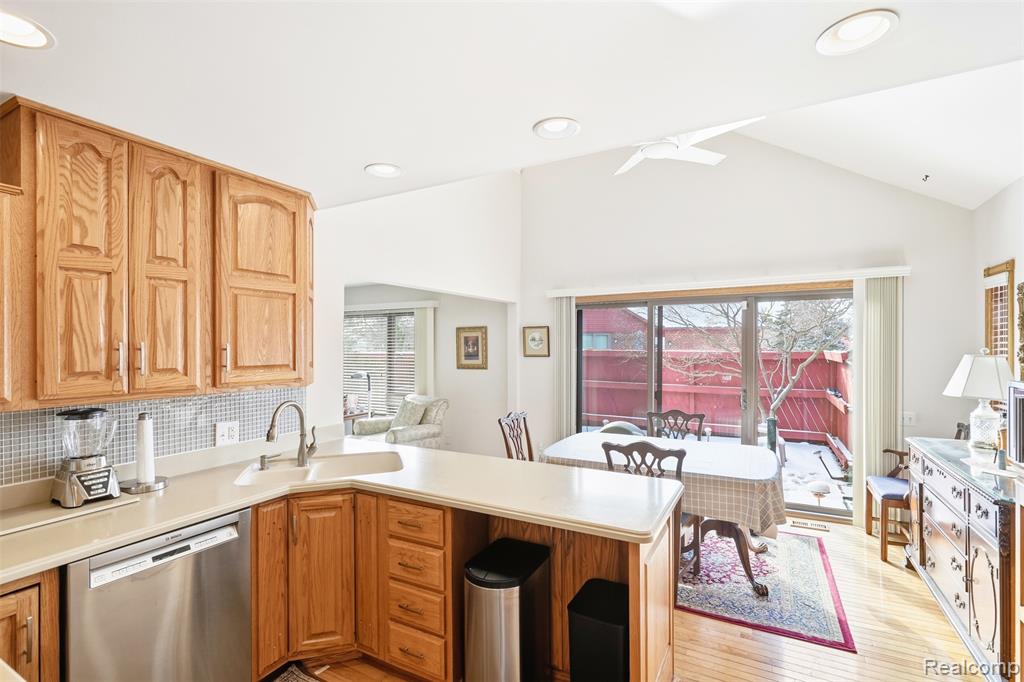 42192 Lochmoor Street, 35, Clinton Twp, MI 48038 — Photo 12