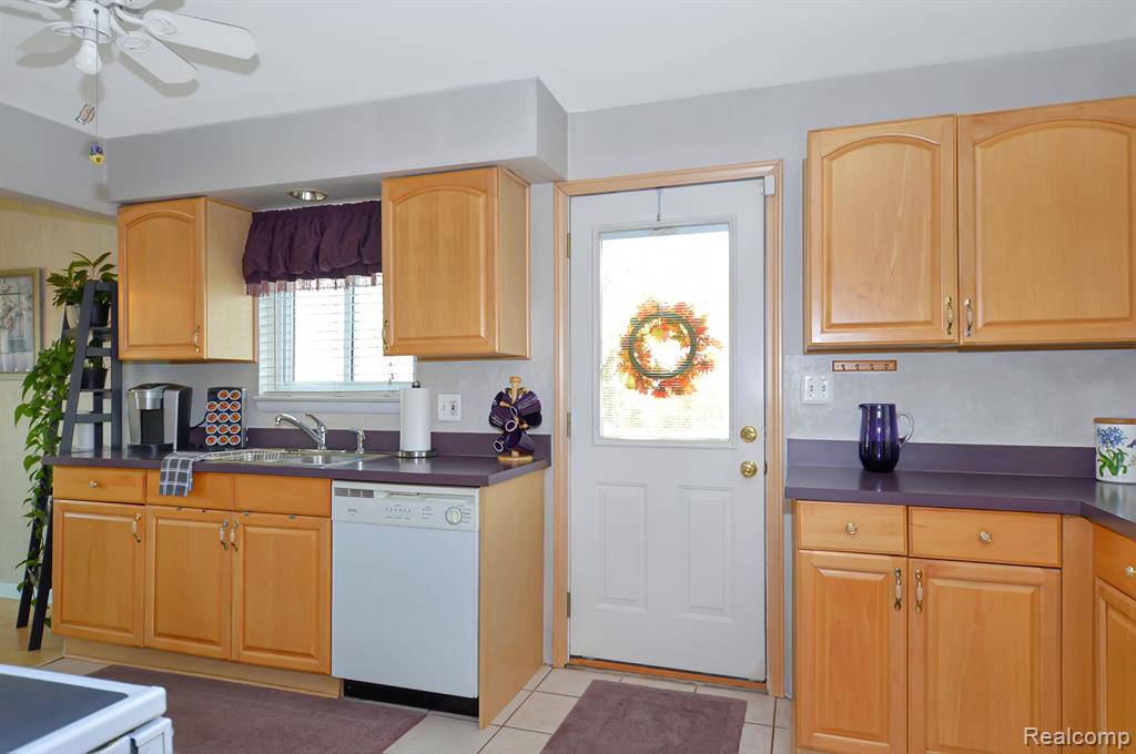 9037 N HUBBARD Street, Livonia, MI 48150 — Photo 14