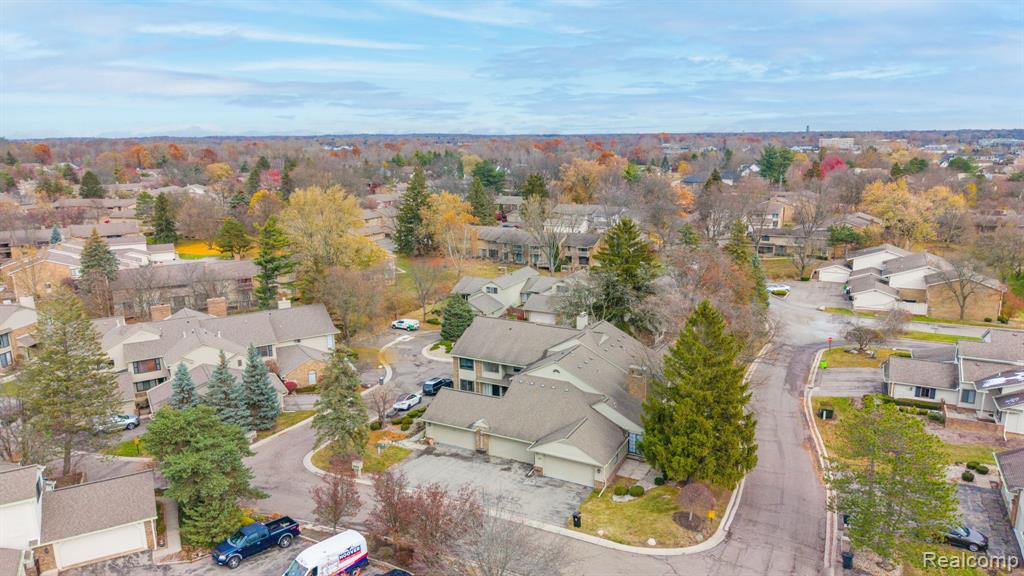7258 Creeks Bend Court, West Bloomfield, MI — Photo 42