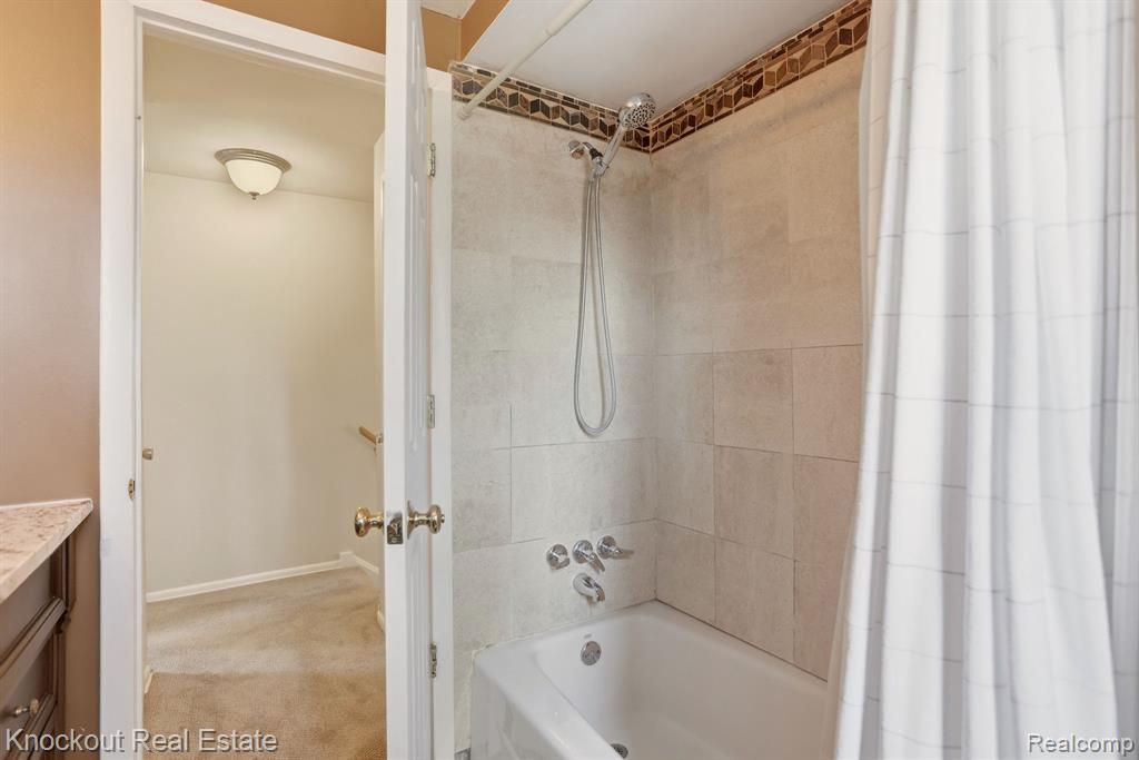5936 Wellington Drive, Clarkston, MI — Photo 28
