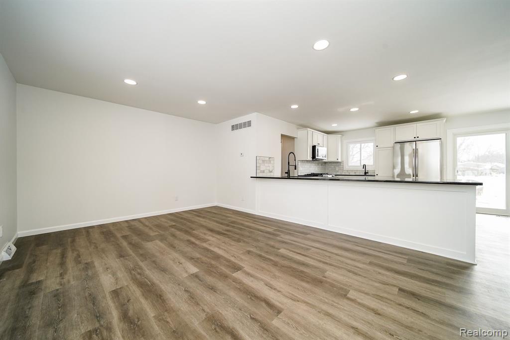 6522 ELLINWOOD Drive, White Lake, MI 48383 — Photo 15