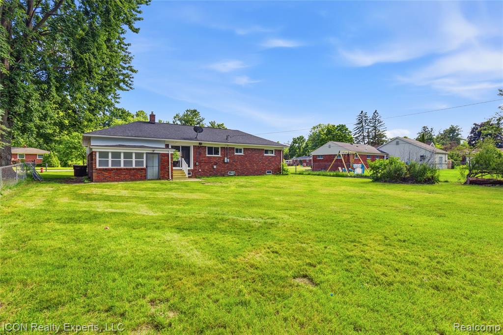4901 Robert Street, Shelby Twp, MI 48316 — Photo 24