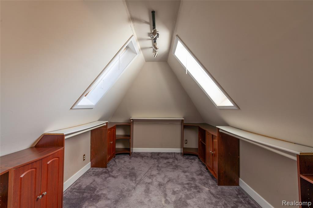 1481 Oxford Road, Grosse Pointe Woods, MI 48236 — Photo 11