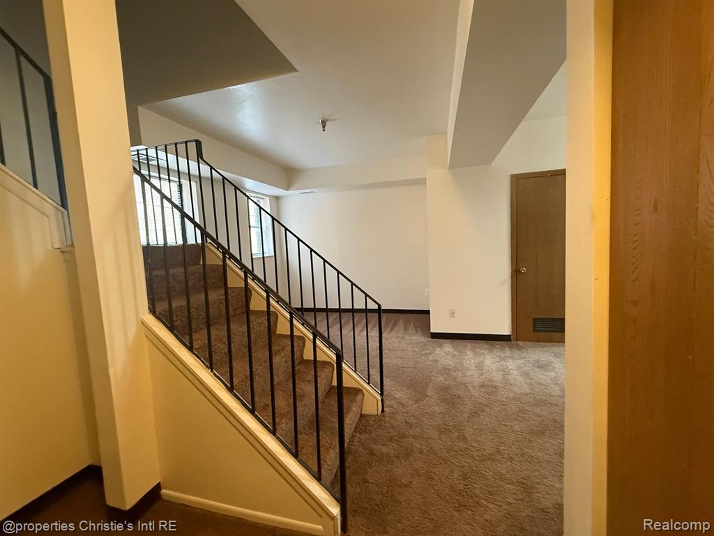 590 PARKVIEW Drive, Detroit, MI 48214 — Photo 9