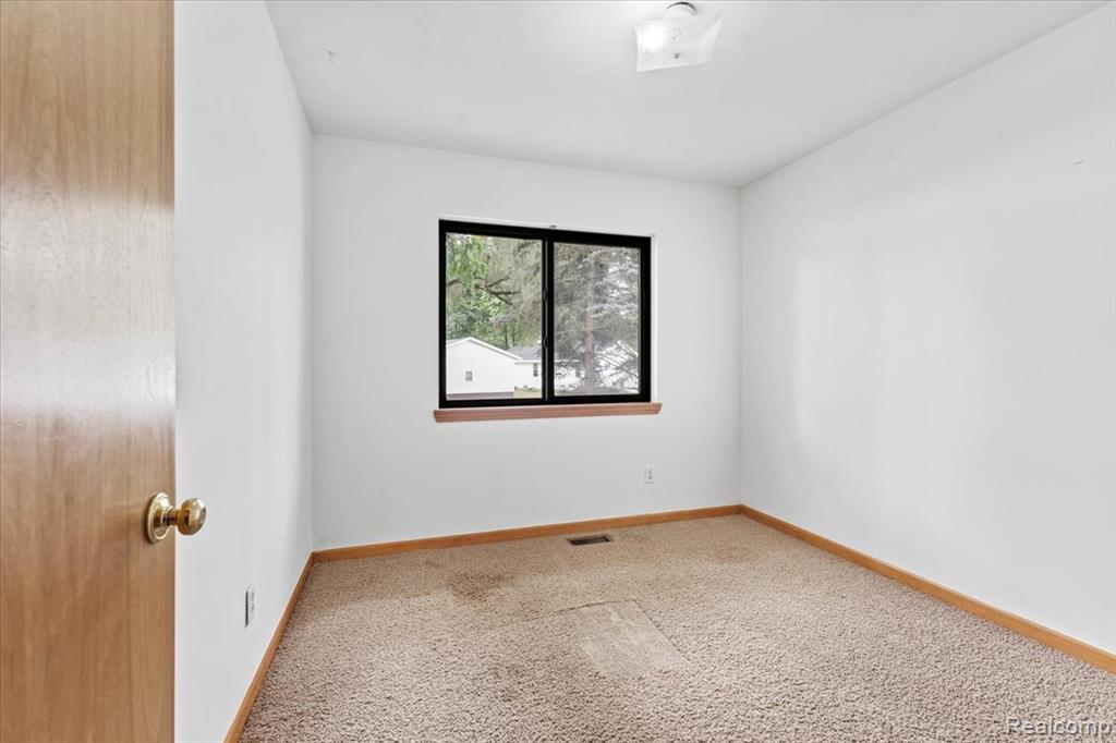 9160 Maplewood Drive, White Lake, MI — Photo 14