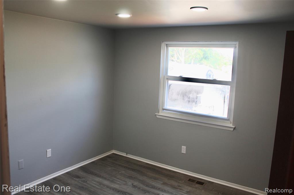 4549 Benjamin Drive, Sterling Heights, MI 48310 — Photo 12