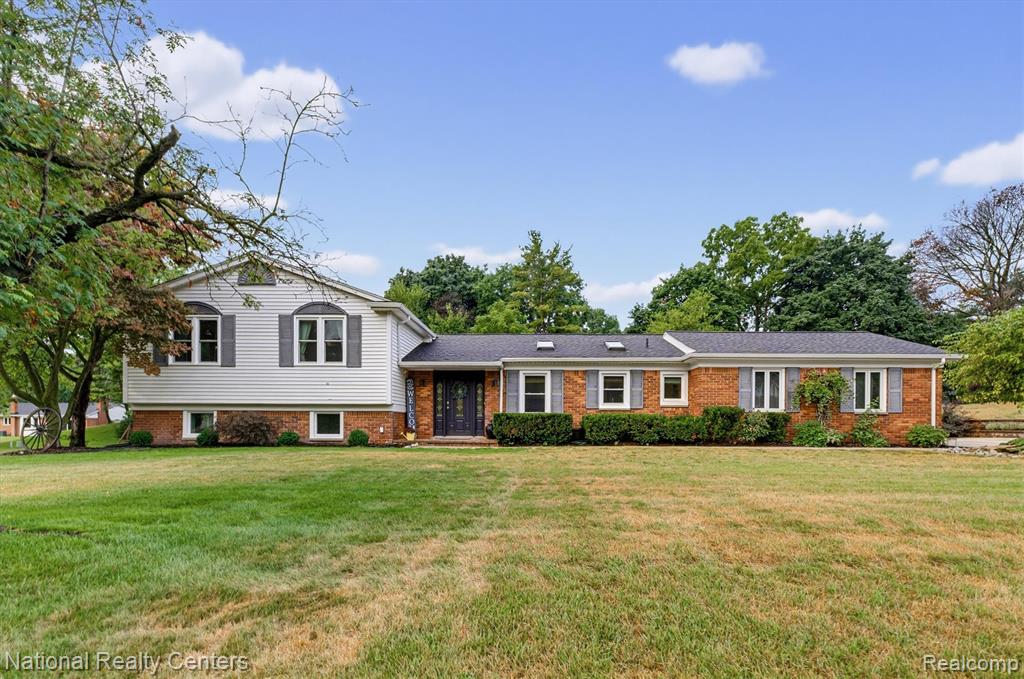 216 Birch Hill Drive, Rochester, MI 48306