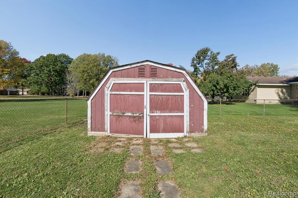 241 Raleigh Place, Lennon Vlg, MI 48449 — Photo 43