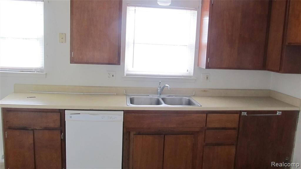 5652 WESTPOINT Street, Dearborn Heights, MI 48125 — Photo 5