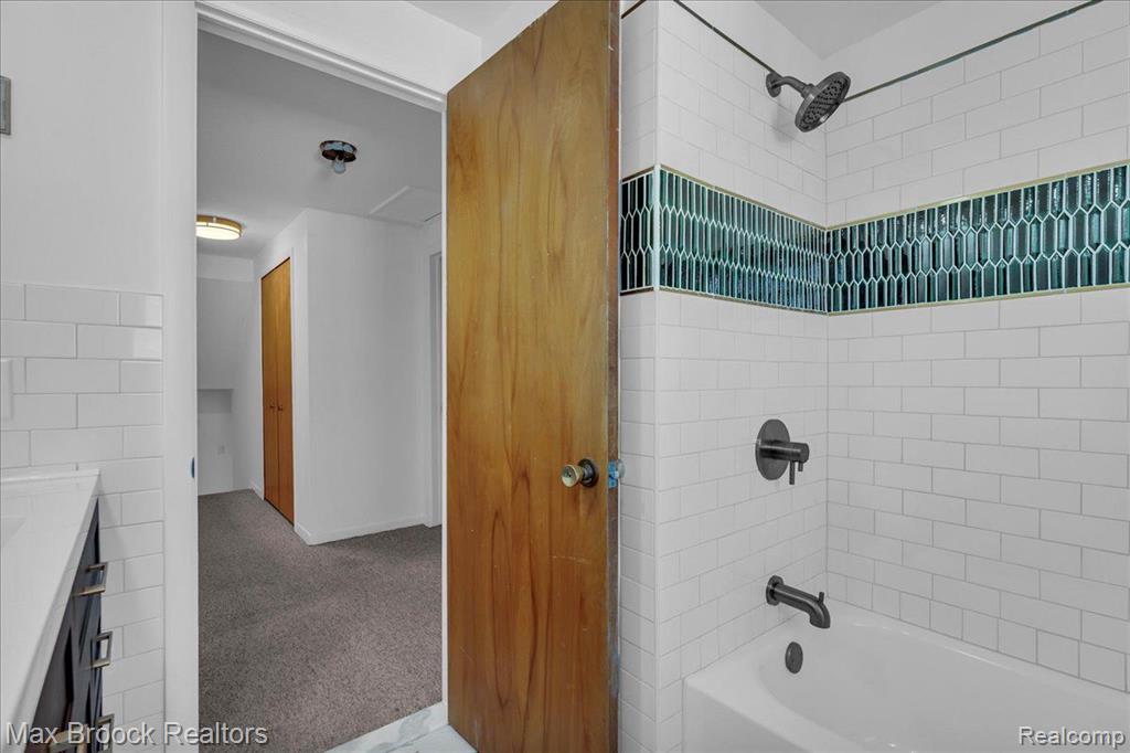 4332 LANETTE Drive, Waterford, MI 48328 — Photo 27