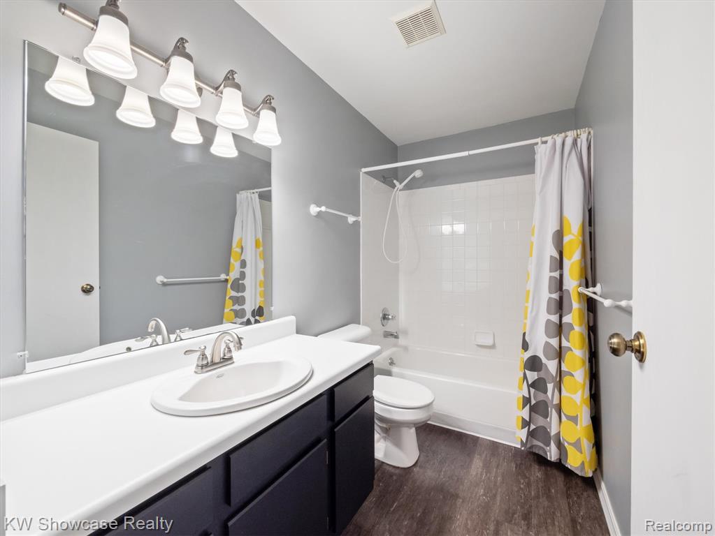 61011 Greenwood Drive, South Lyon, MI 48178 — Photo 23