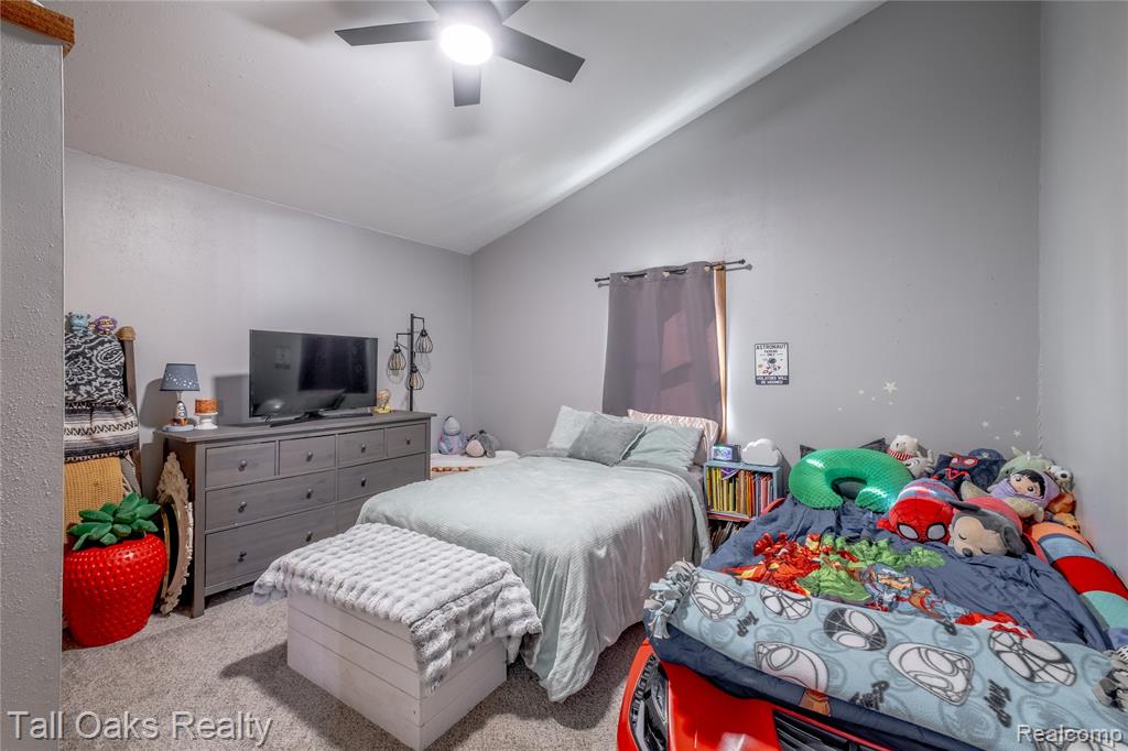 6123 Lapeer Road, Burton, MI 48509 — Photo 15