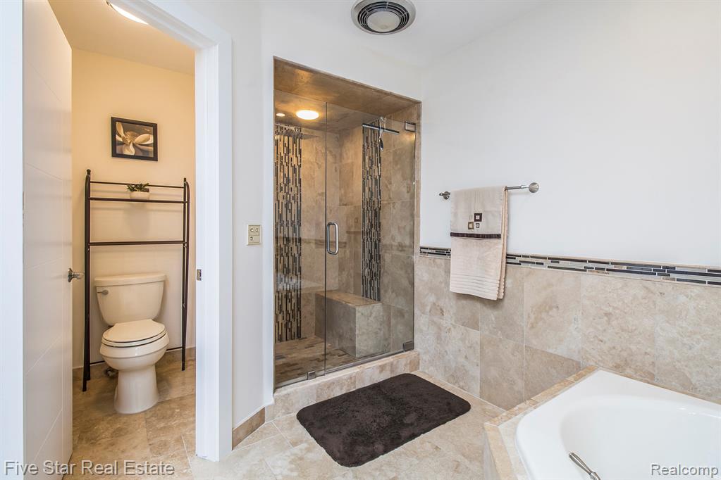 7025 Dandison Boulevard, West Bloomfield, MI 48324 — Photo 30