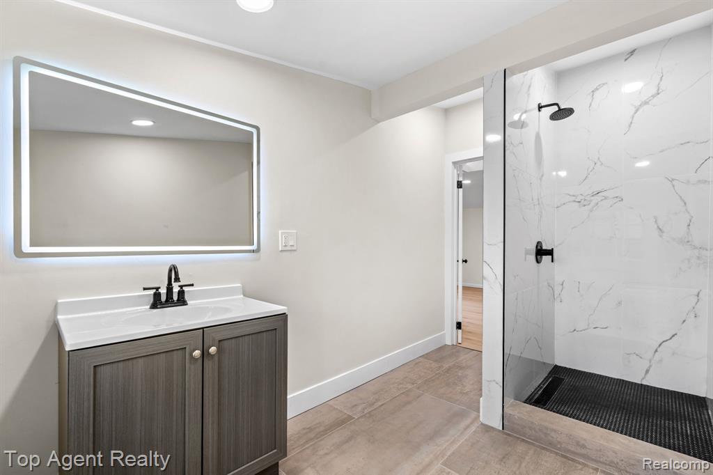 784 Barrington Road, Grosse Pointe Park, MI 48230 — Photo 32