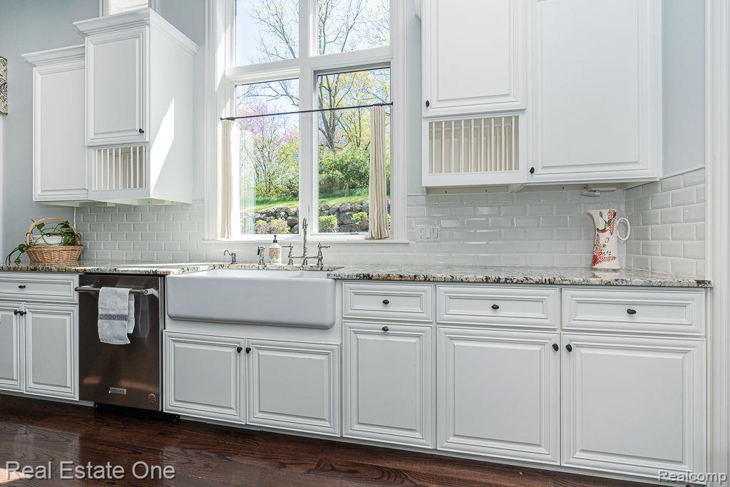 611 Wellington Circle, Rochester Hills, MI 48309 — Photo 38