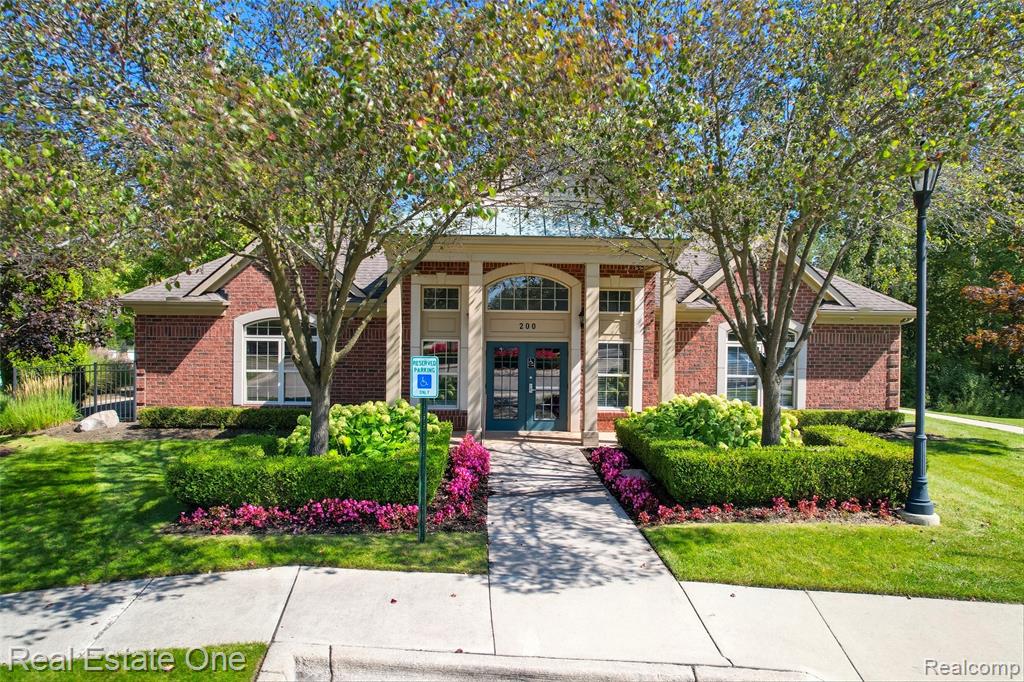 464 Old Pine Way, Walled Lake, MI 48390 — Photo 48