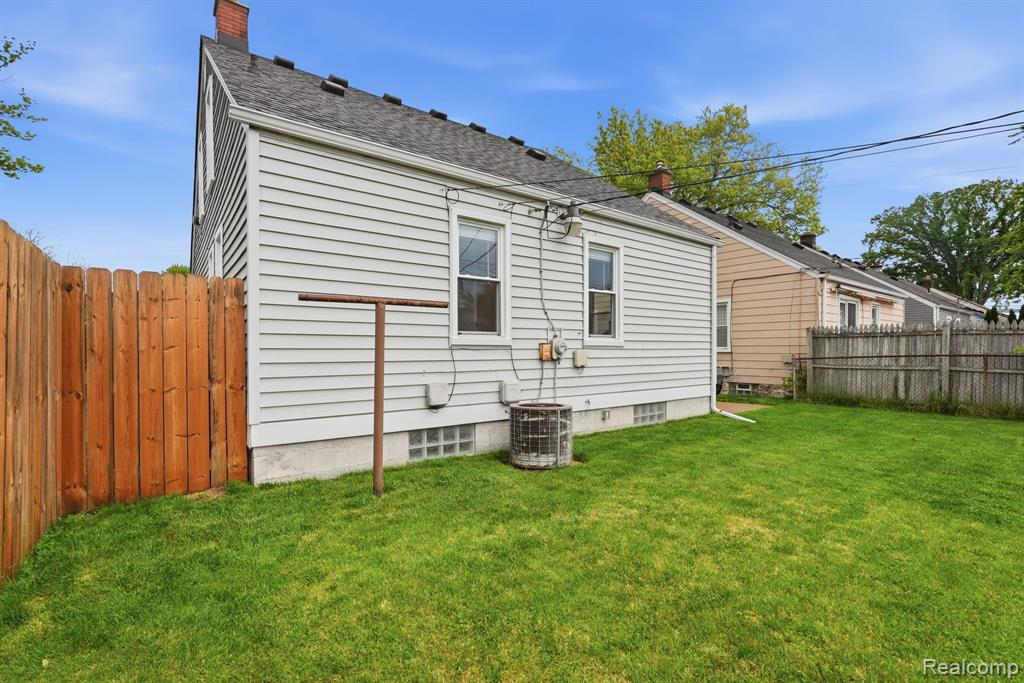 22440 California Street, Saint Clair Shores, MI 48080 — Photo 28