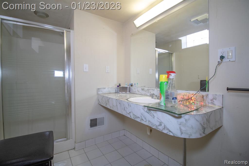 11367 Suffolk Drive, Southgate, MI 48195 — Photo 40