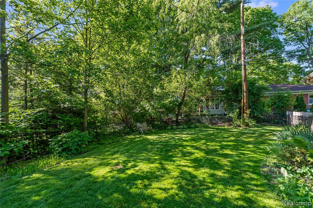 23270 Fleming Drive, Farmington, MI 48335 — Photo 23