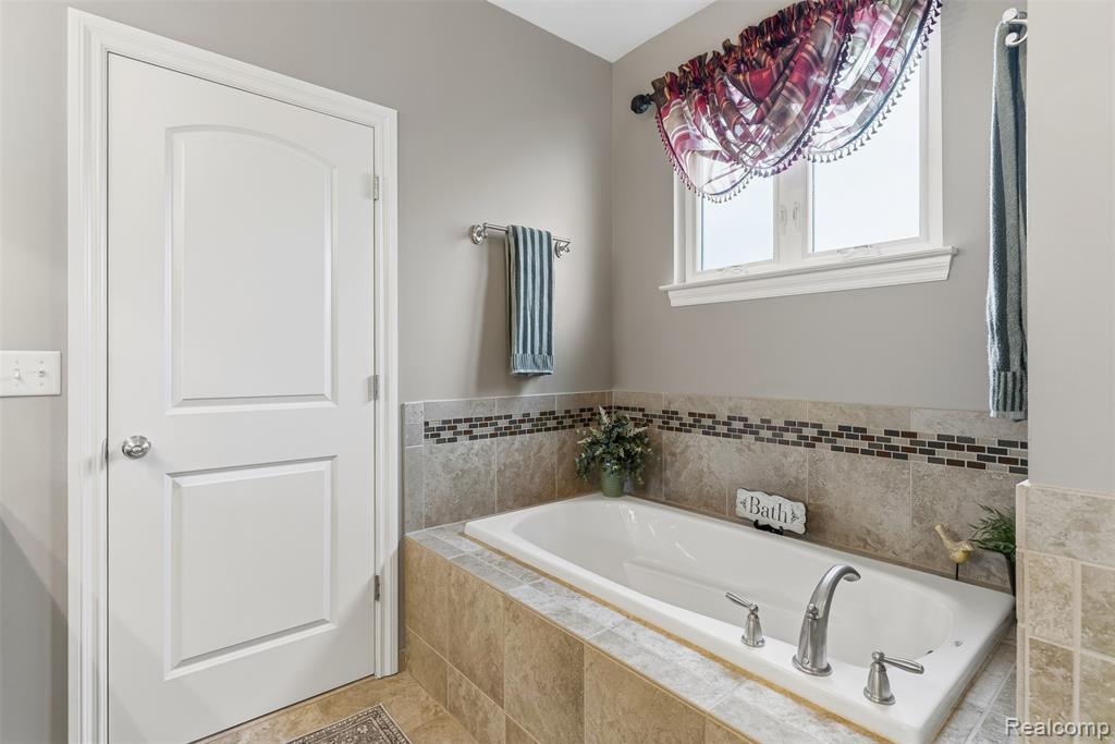 660 Willow Lake Court, Oxford, MI 48371 — Photo 24