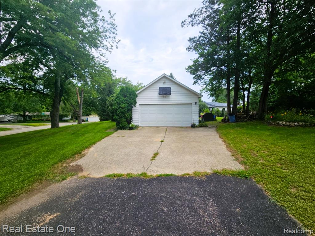 4415 Welland Drive, West Bloomfield, MI 48323 — Photo 28