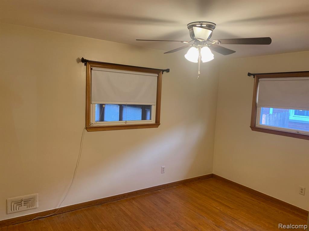 9211 LAURENCE Avenue, Allen Park, MI 48101 — Photo 10